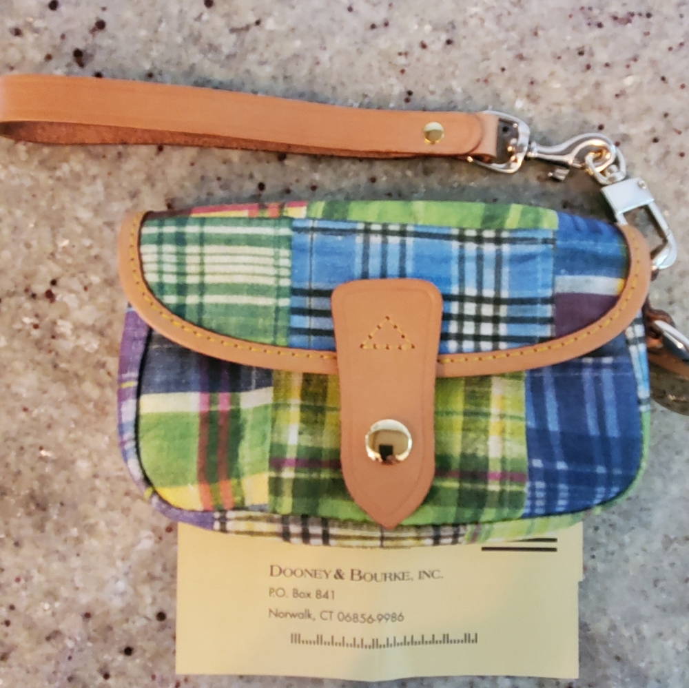 Dooney & Bourke wristlet
